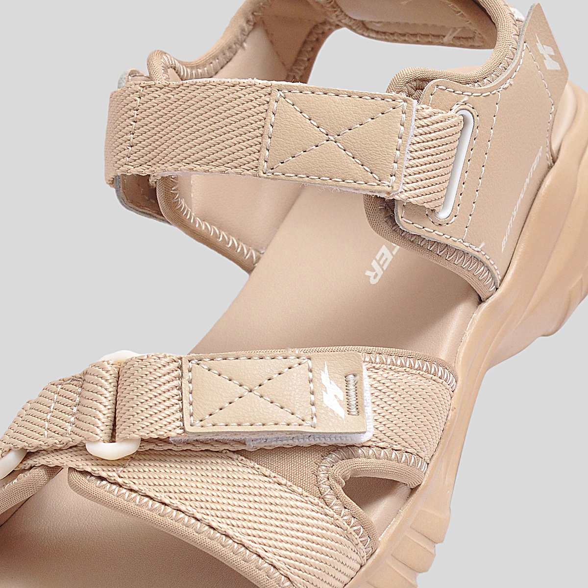 Sandal thể thao Nữ Biti's Hunter HEW001600KEM (Kem)