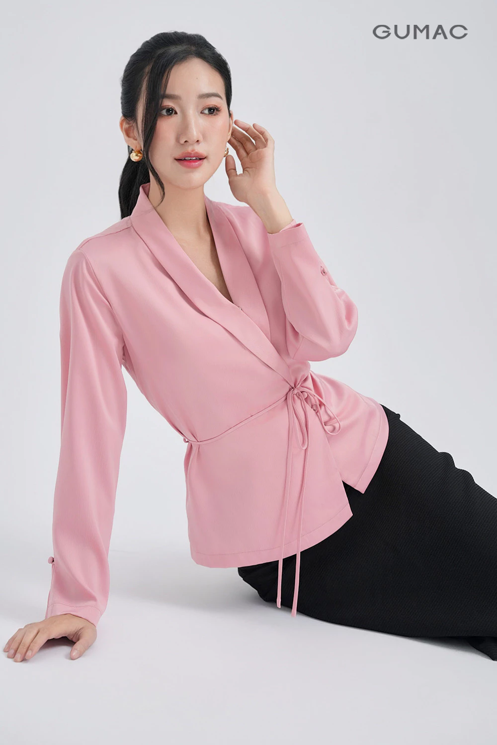 Áo Sơ Mi Nữ GUMAC Chất Lụa Kiểu Đắp Chéo Tay Dài Thắt Eo Form Suông Thời Trang AE07066