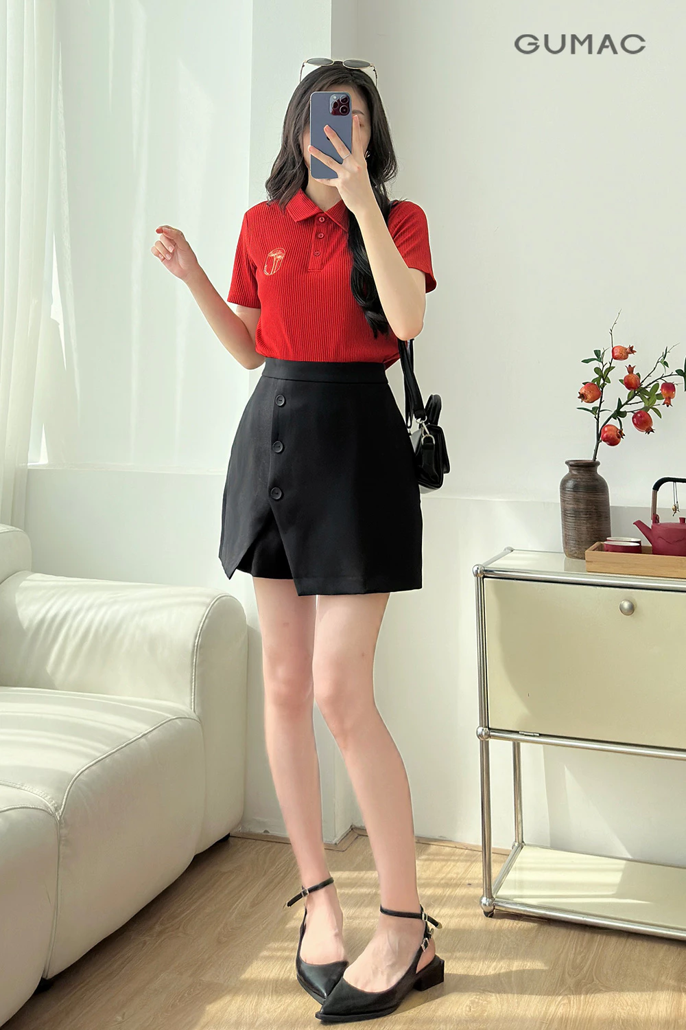 Áo Thun Polo Nữ GUMAC Form Suông Tay Ngắn  Thiết Kế Thêu Hoa Cúc Thanh Lịch PLE12013