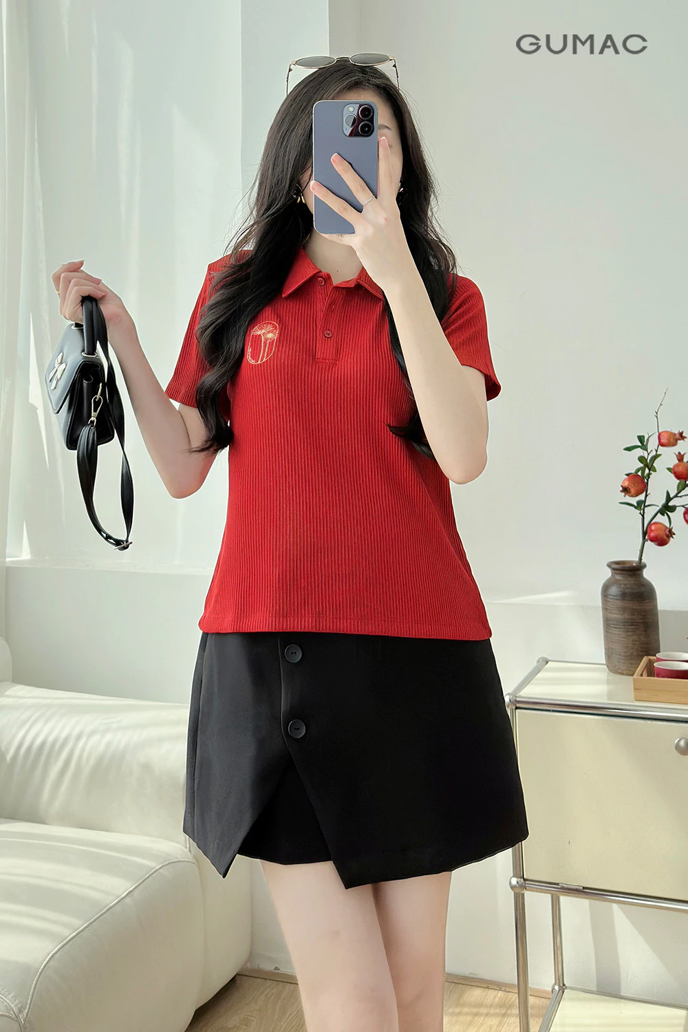 Áo Thun Polo Nữ GUMAC Form Suông Tay Ngắn  Thiết Kế Thêu Hoa Cúc Thanh Lịch PLE12013