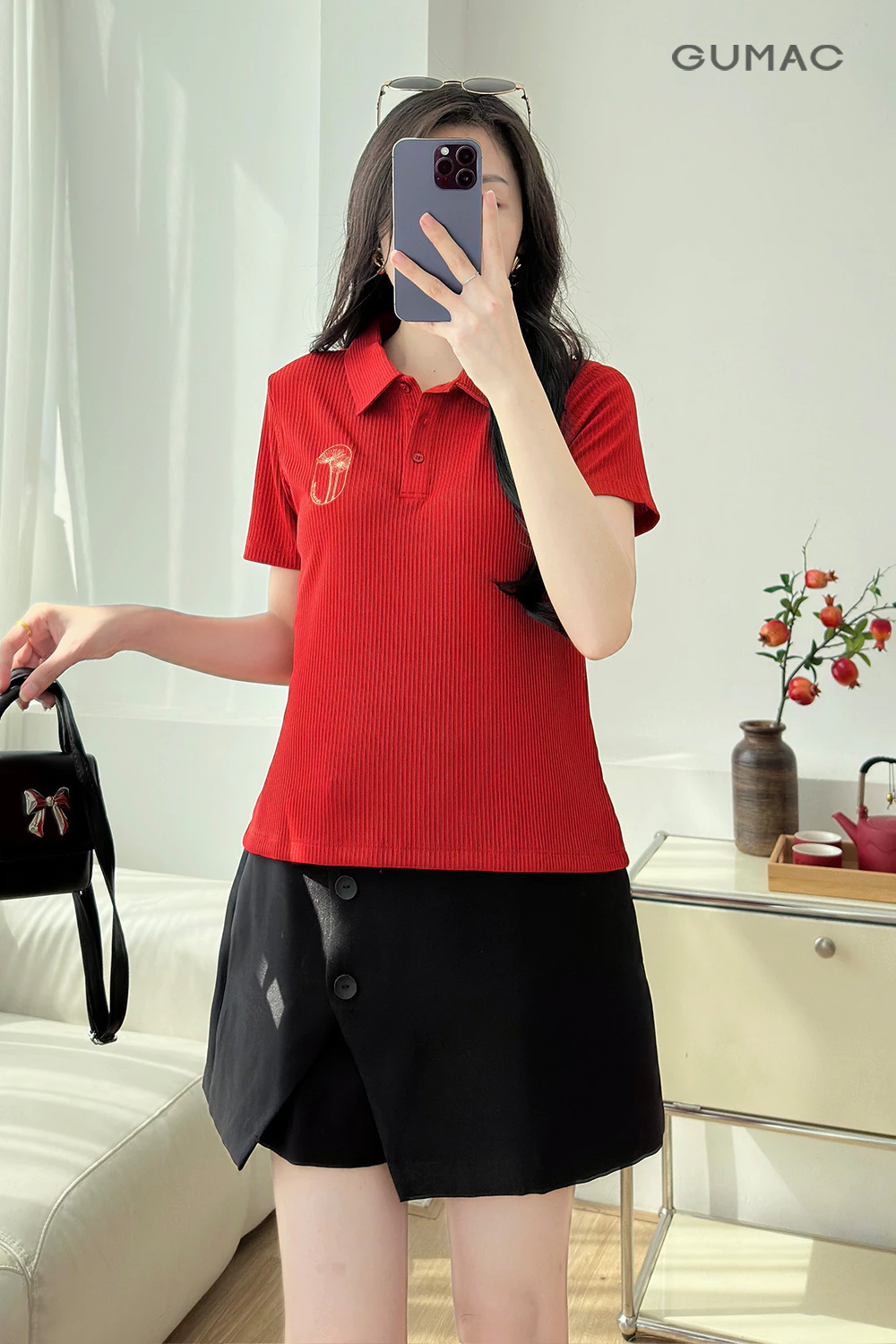 Áo Thun Polo Nữ GUMAC Form Suông Tay Ngắn  Thiết Kế Thêu Hoa Cúc Thanh Lịch PLE12013