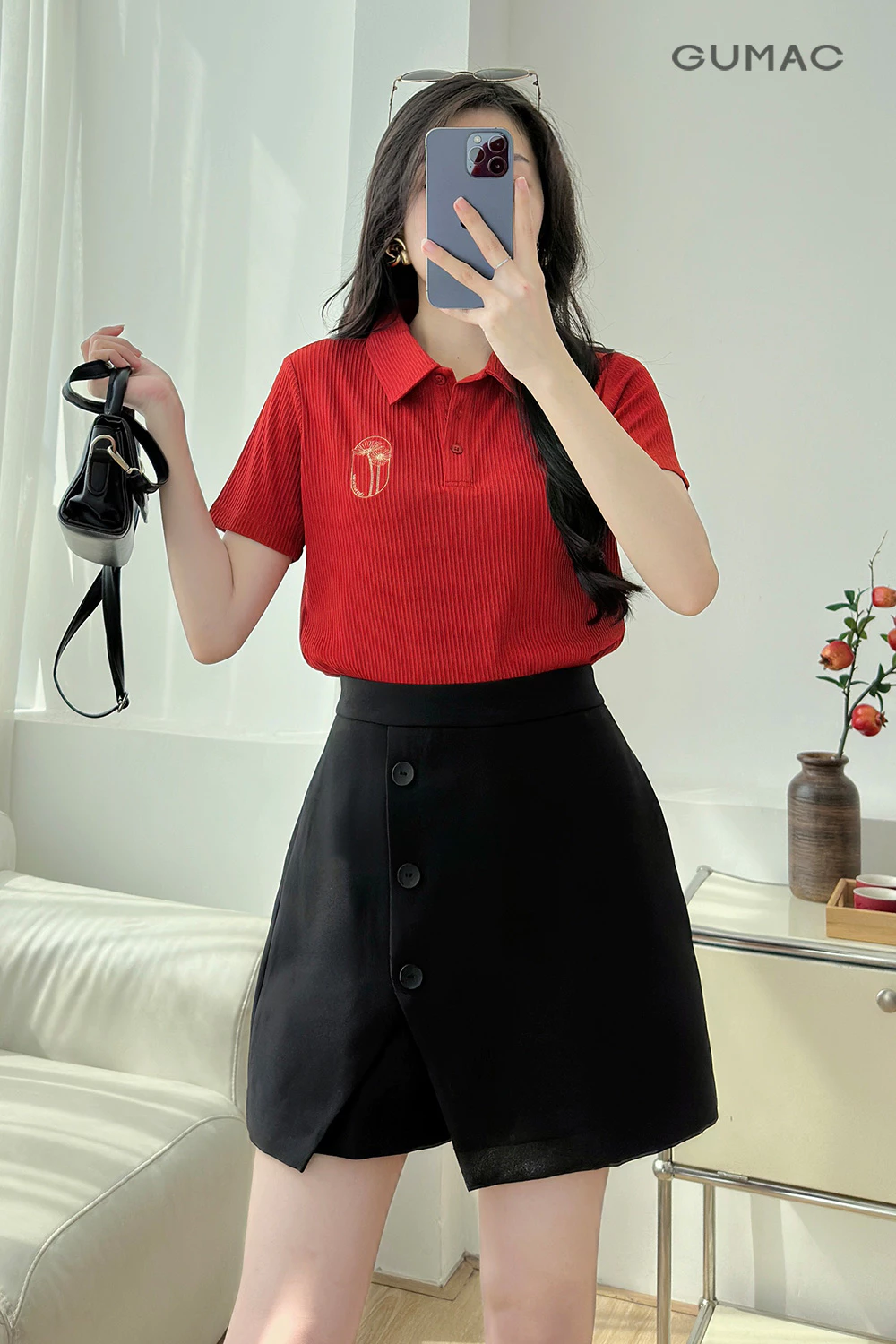 Áo Thun Polo Nữ GUMAC Form Suông Tay Ngắn  Thiết Kế Thêu Hoa Cúc Thanh Lịch PLE12013