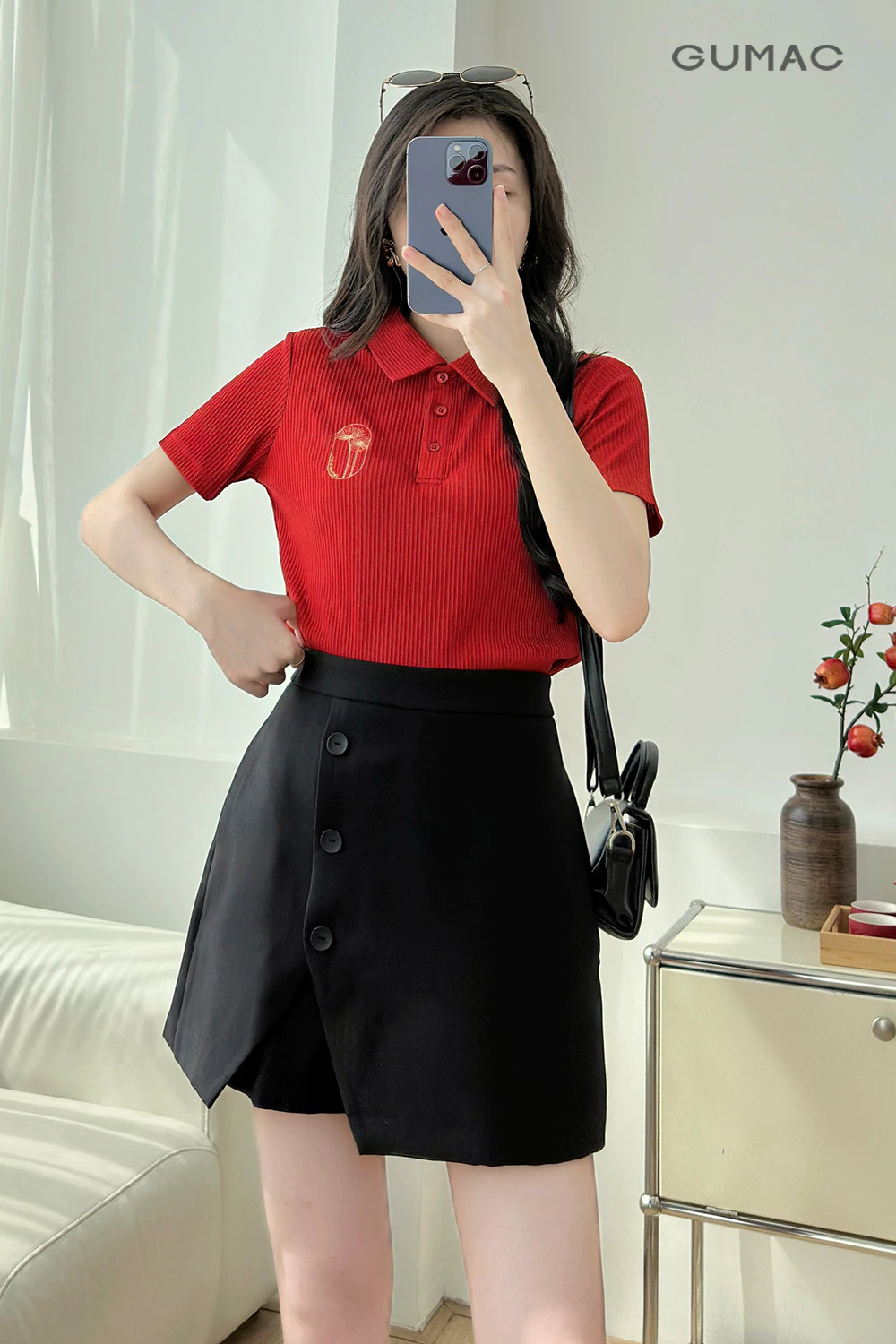 Áo Thun Polo Nữ GUMAC Form Suông Tay Ngắn  Thiết Kế Thêu Hoa Cúc Thanh Lịch PLE12013