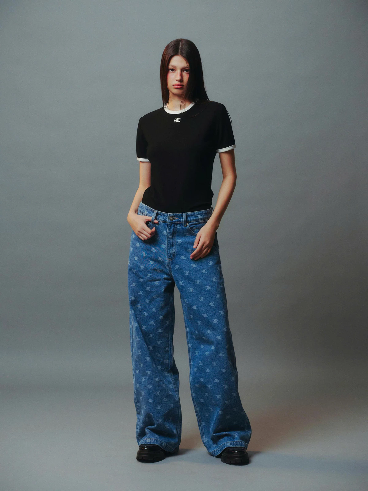 Eleven - Áo Thun Unisex Viền Tương Phản Thêu Mono | Màu Đen Viền Trắng