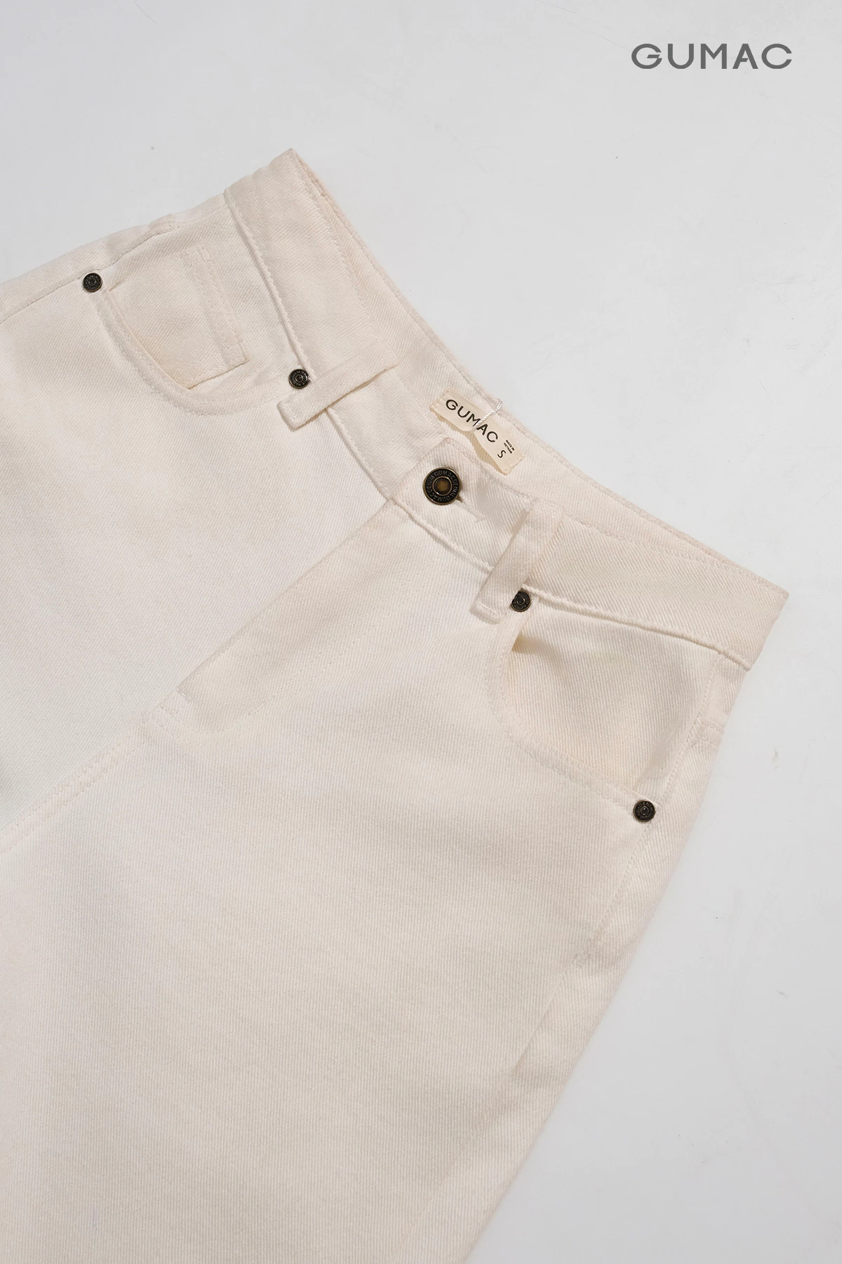 Quần Jeans Nữ GUMAC Màu Trắng Form Suông Cạp Cao Tôn Dáng Túi Hàm Ếch Cá Tính LQJF1102