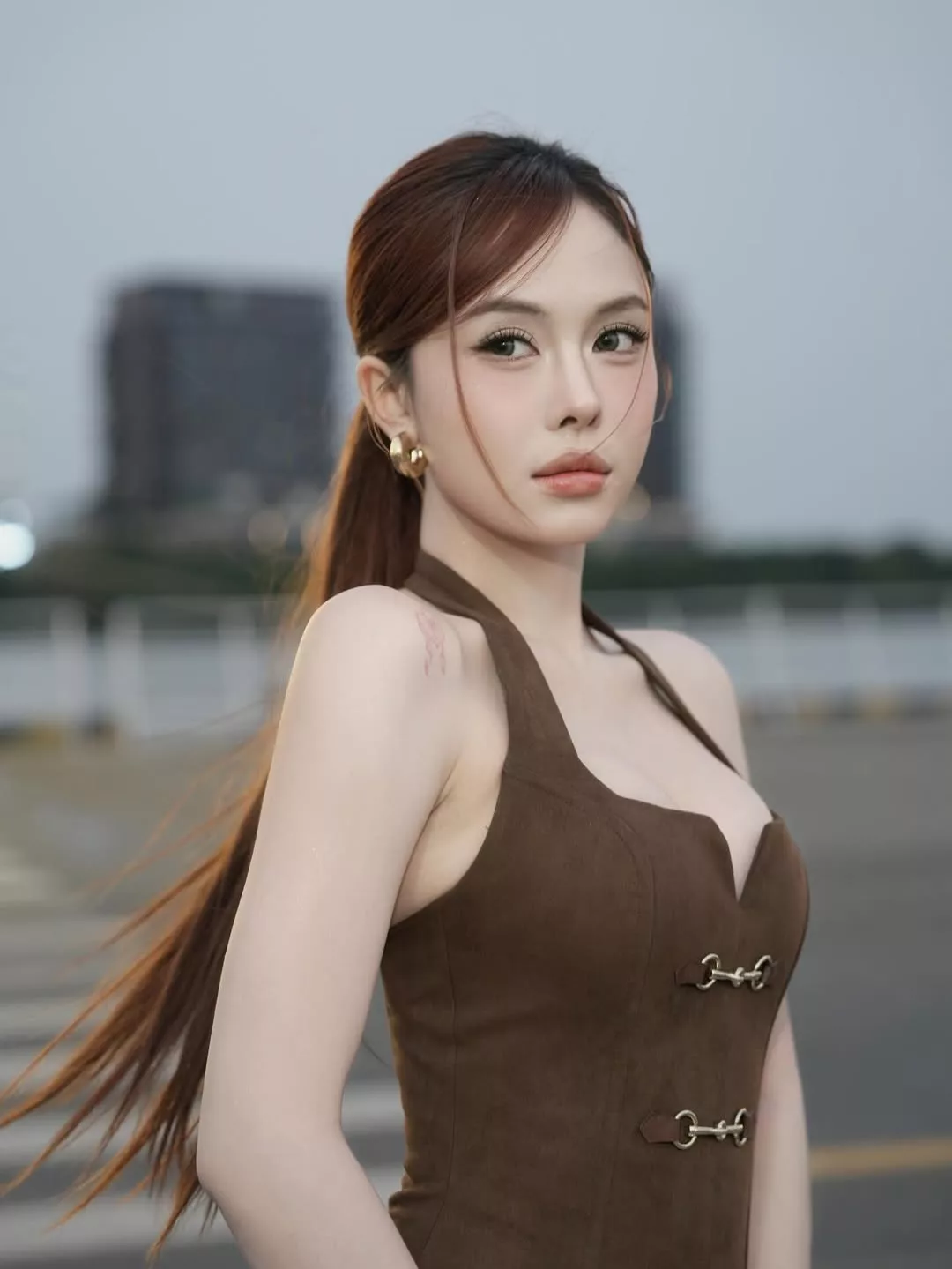 LSOUL Đầm Corset Cổ Yếm Phối Khóa Cài Kim Loại Chi Tiết Da Lộn Donna Dress V26011694
