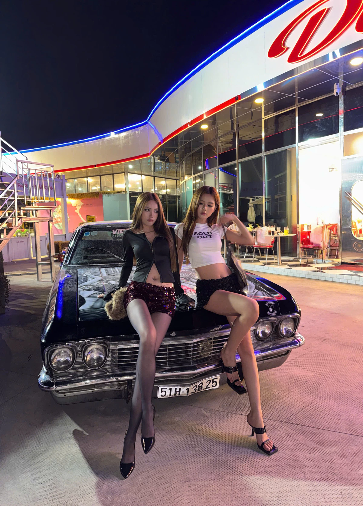 Quần ngắn lông vũ đính kim sa HEBE cạp thấp ôm body sexy - 𝐊𝐈𝐋𝐋 𝐒𝐘𝐒𝐓𝐄𝐌