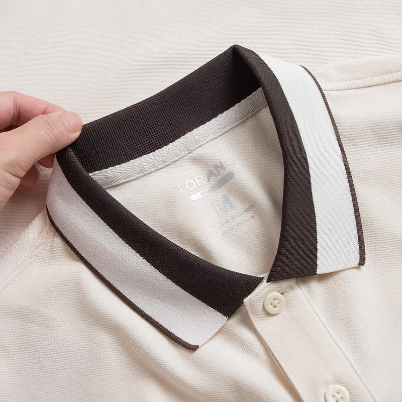 Áo Polo trơn VERSATILE POLO TORANO bo kẻ in logo ngực thanh lịch, trẻ trung FSTP049