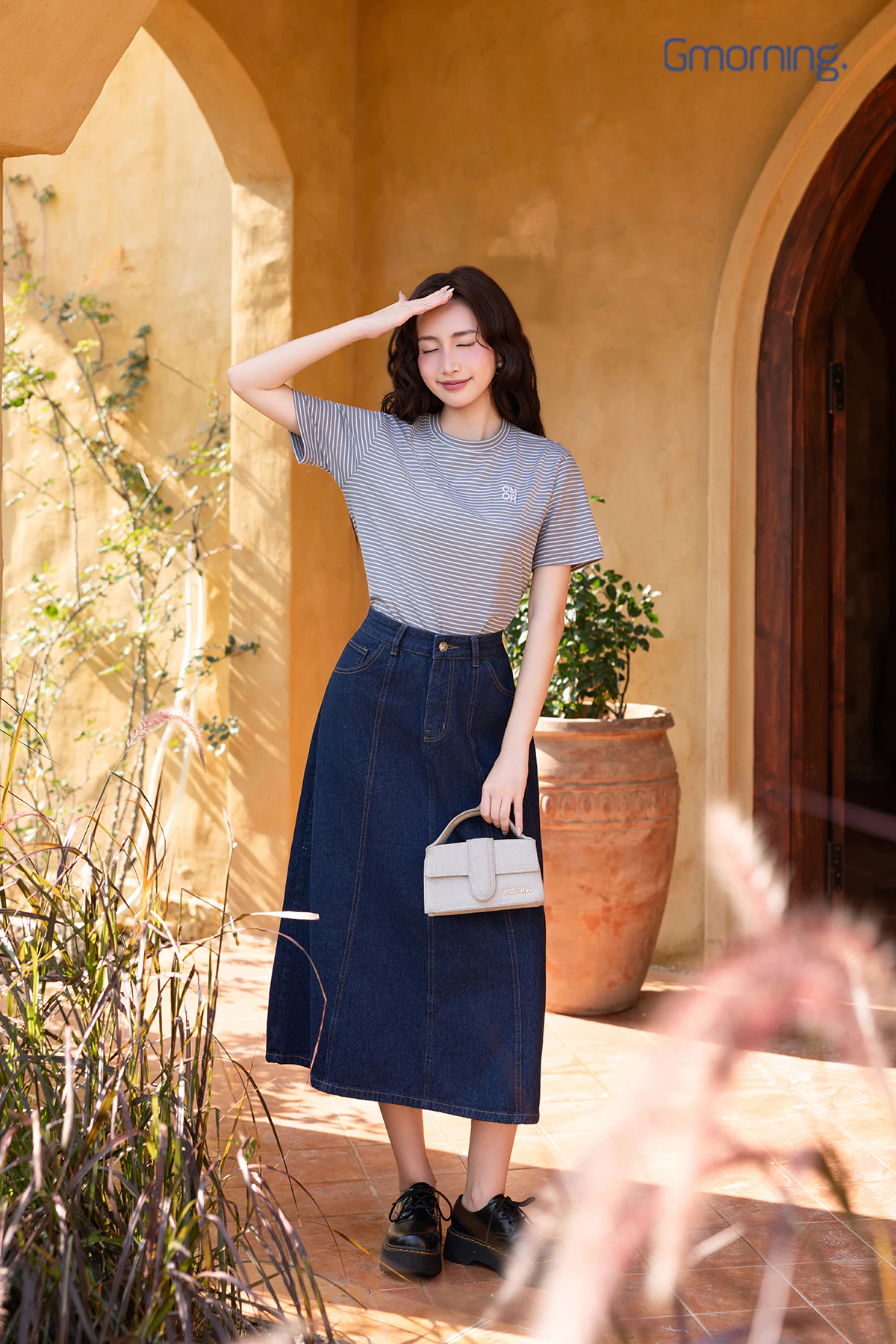 Chân váy jeans GUMAC - Gmorning denim form A midi cách điệu thân trước có túi hàm ếch YVJG04010