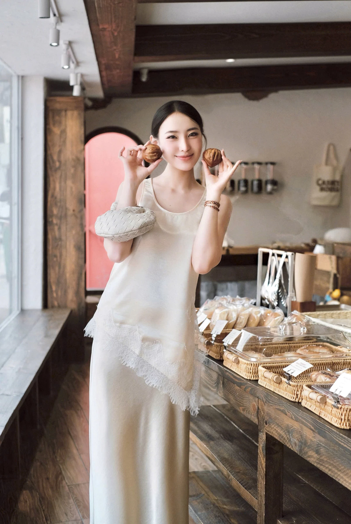 Nosbyn - Set Chân Váy & Áo Nữ Sát Nách Chất Liệu Lụa Phối Ren - Lacey Set