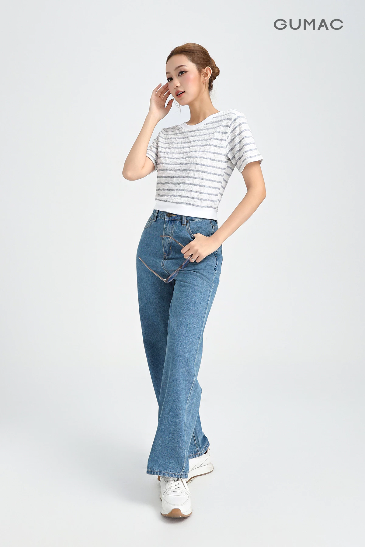 Quần Jeans Nữ Dáng Suông Vừa GUMAC Màu Xanh Đậm Tôn Dáng Chất Jeans Mềm Đứng Form LQJE1109