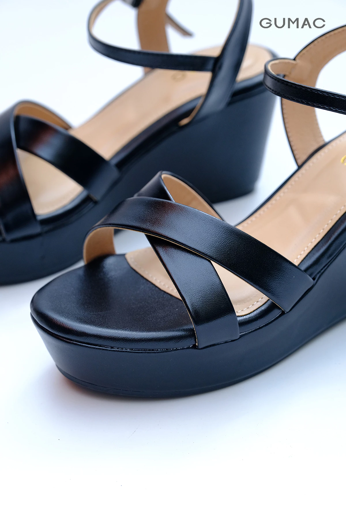 Giày Sandal Nữ GUMAC Quai Chéo Đế Xuồng Cài Khóa Êm Chân GG04091