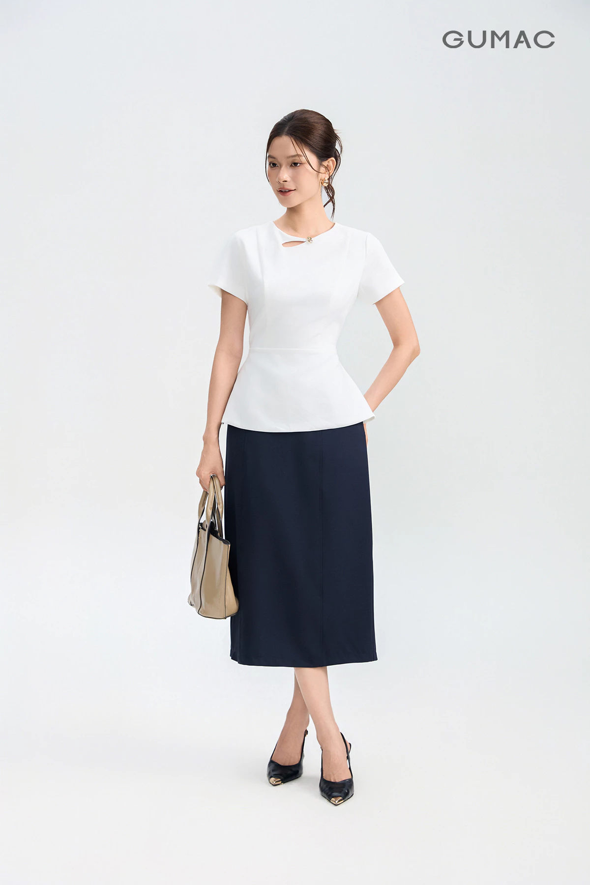 Áo Kiểu Nữ GUMAC Peplum Cut Out Cổ Đính Nút Kim Loại Thanh Lịch AG05029