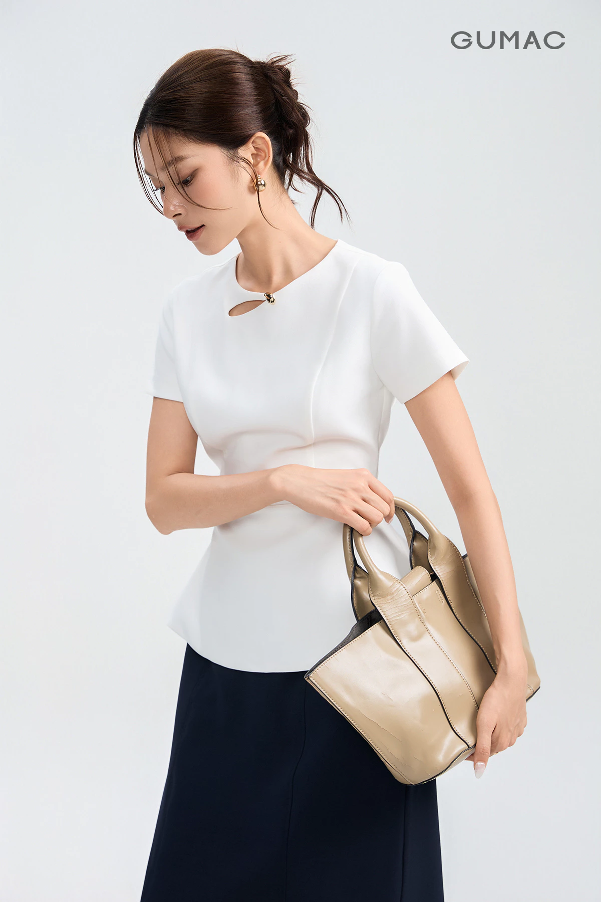 Áo Kiểu Nữ GUMAC Peplum Cut Out Cổ Đính Nút Kim Loại Thanh Lịch AG05029