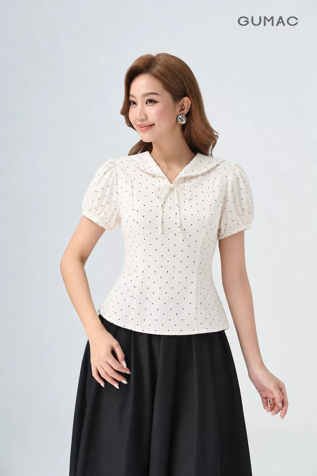 Áo Peplum Nữ Gmorning - GUMAC Tay Phồng Cổ Thủy Thủ Đính Nơ Nữ Tính Hiện Đại YAG06042