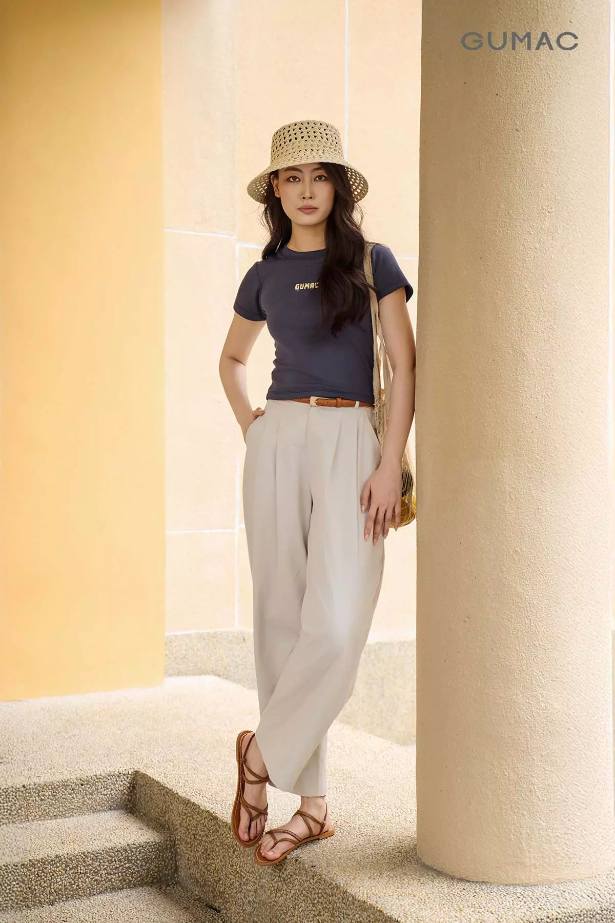 Áo Thun Nữ GUMAC Form Slim Cổ Tròn Co Giãn Ôm Dáng ATG05020