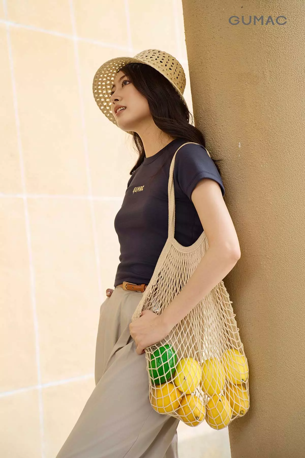 Áo Thun Nữ GUMAC Form Slim Cổ Tròn Co Giãn Ôm Dáng ATG05020