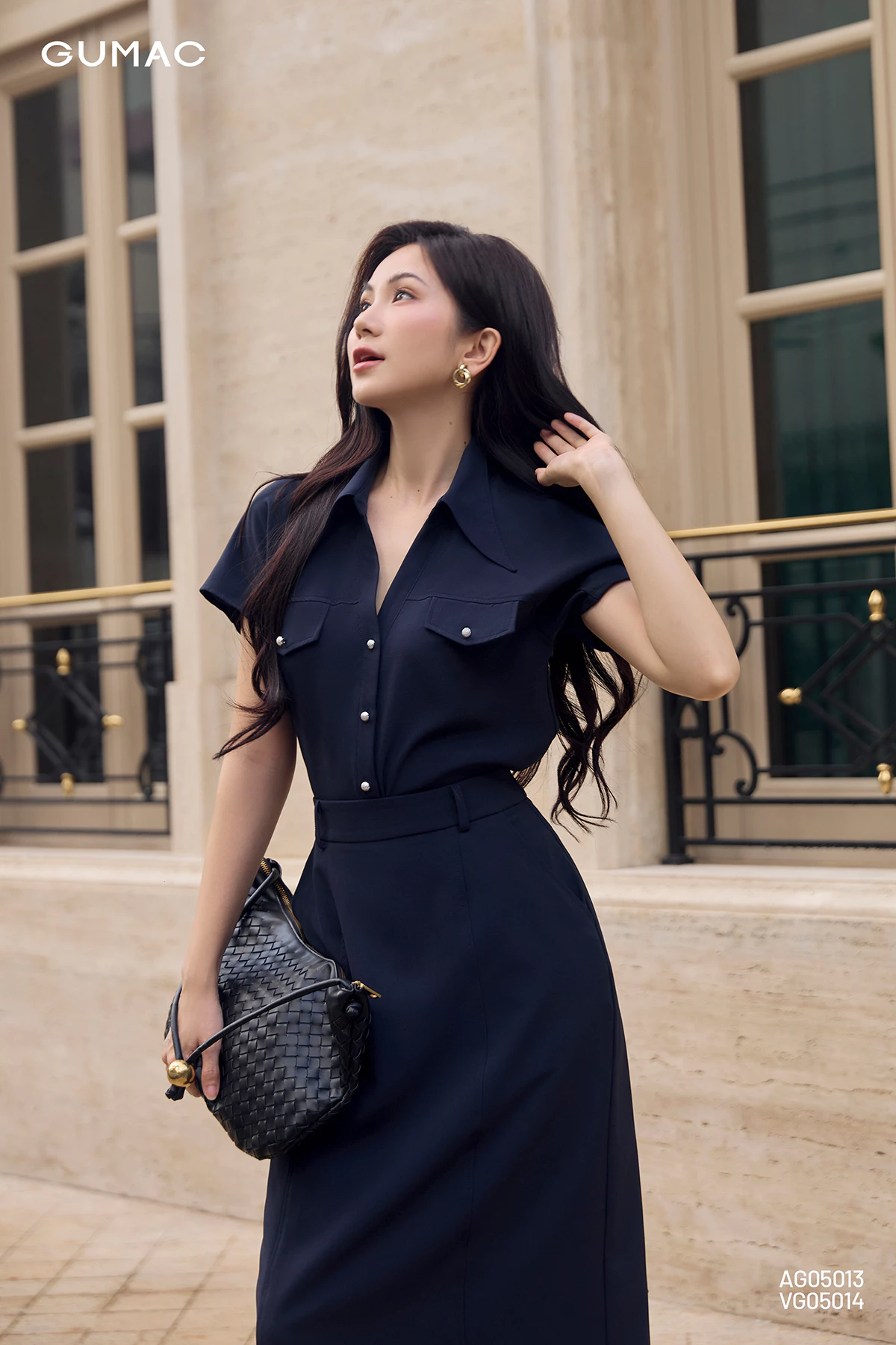 Áo Sơ Mi Nữ Tay Ngắn GUMAC Cổ Xẻ V Túi Nắp Nút Kim Loại Lụa Rũ Cao Cấp AG05013