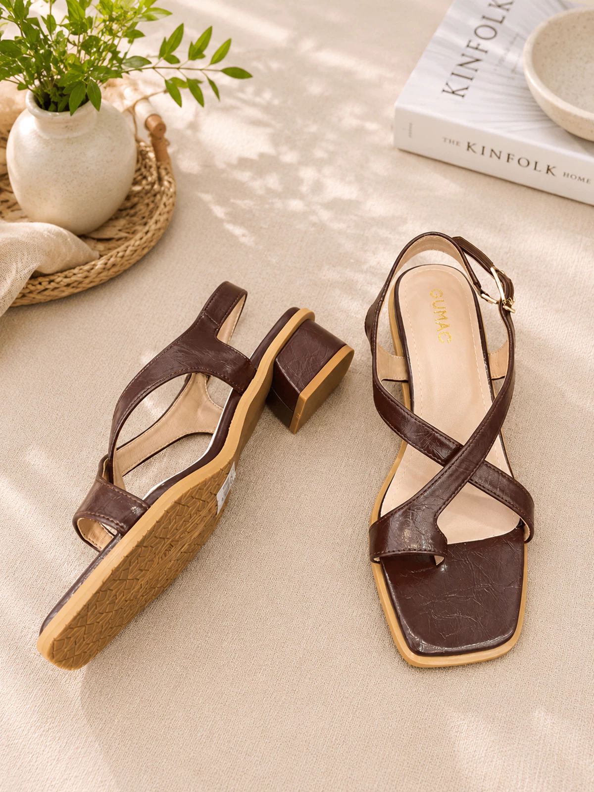 Giày Sandal Nữ GUMAC Mũi Vuông Xỏ Ngón Quai Chéo Mảnh Ôm Chân Tinh Tế GG06038