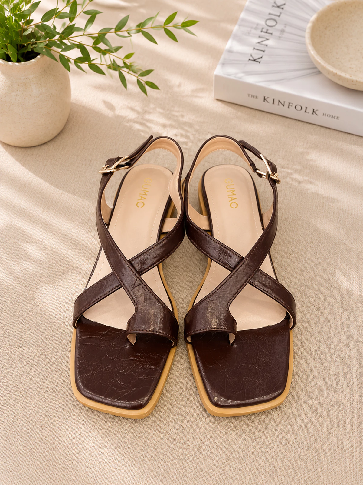 Giày Sandal Nữ GUMAC Mũi Vuông Xỏ Ngón Quai Chéo Mảnh Ôm Chân Tinh Tế GG06038
