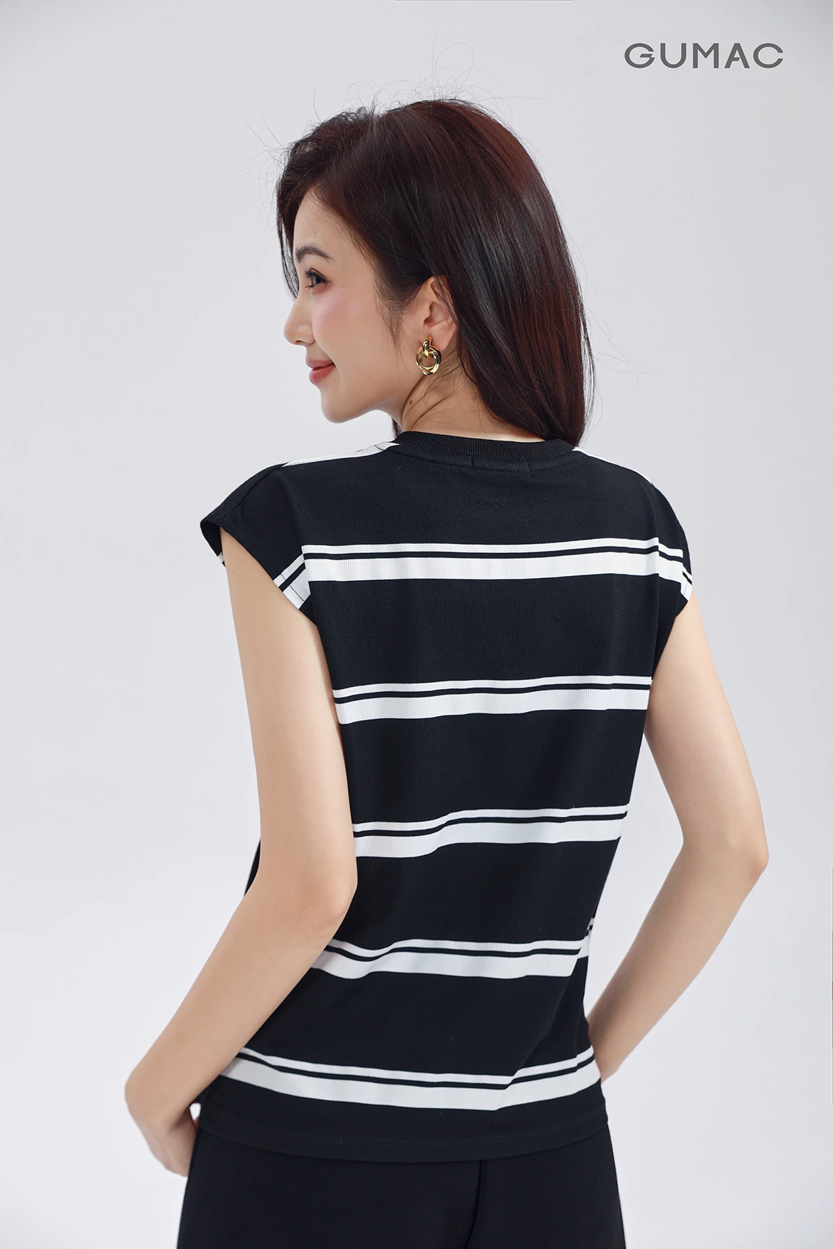 Áo Thun Nữ GUMAC Form Suông Tay Liền Cánh Dơi Kẻ Sọc Thun Co Giãn Trendy LATG0409