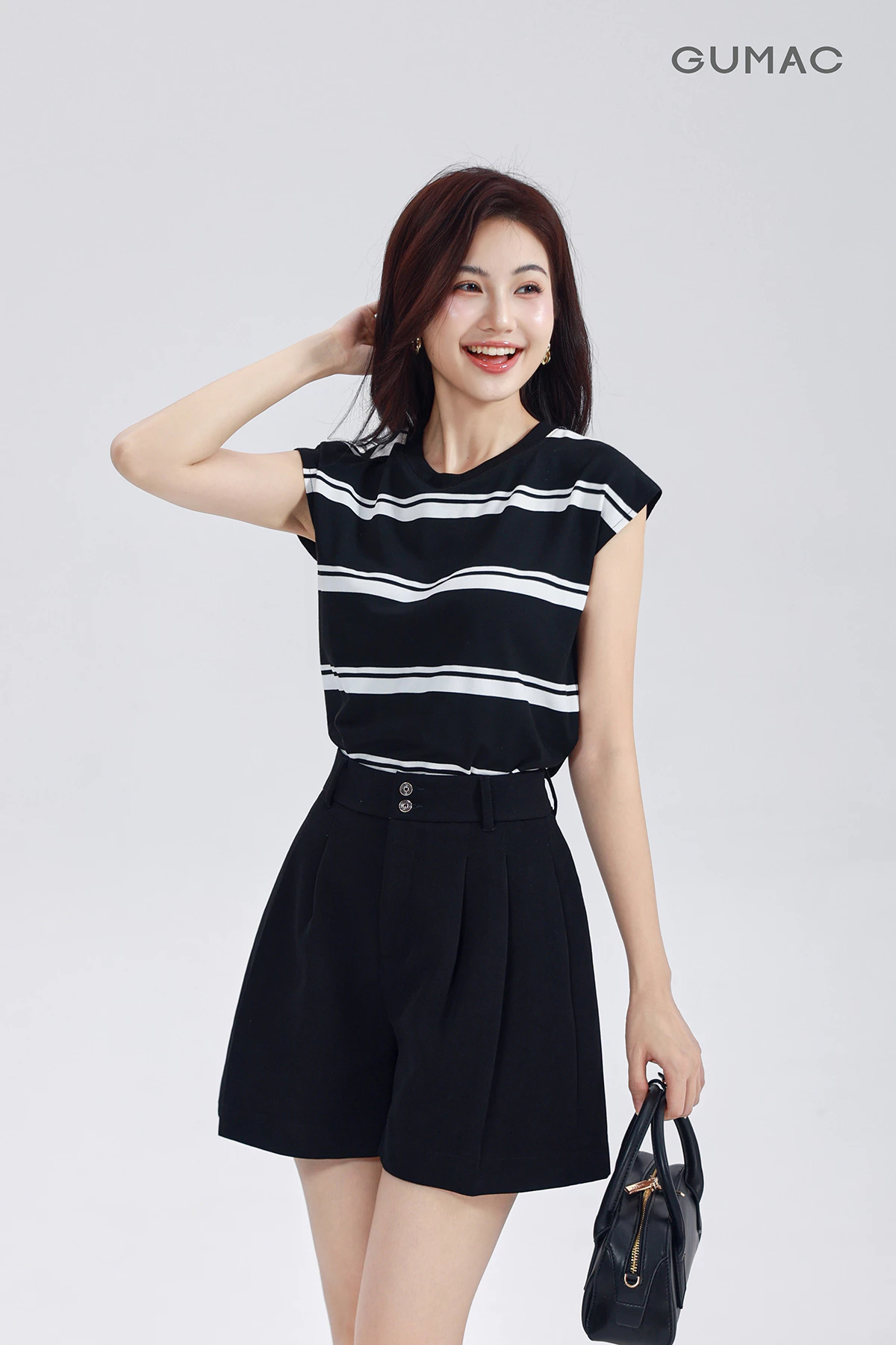 Quần Short Nữ GUMAC Form Suông Lưng Cao Cạp Cao Xếp Ly Nút Đôi Chất Tuyết Mưa Đứng Form Thoải Mái LSHG0408