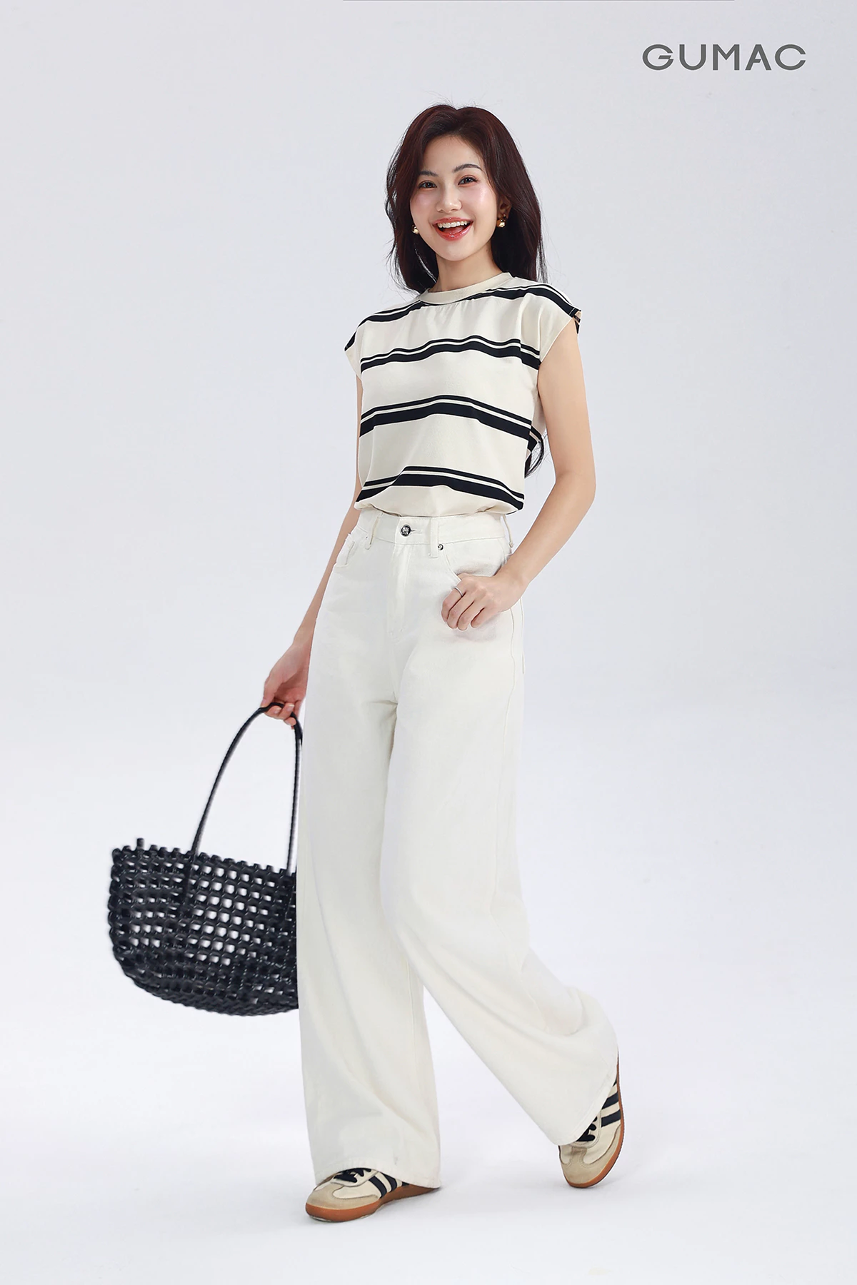 Quần Jeans Nữ GUMAC - Gmorning Ống Suông Túi Đắp Sau Thêu Chữ GMOR Tinh Tế YQJF03049