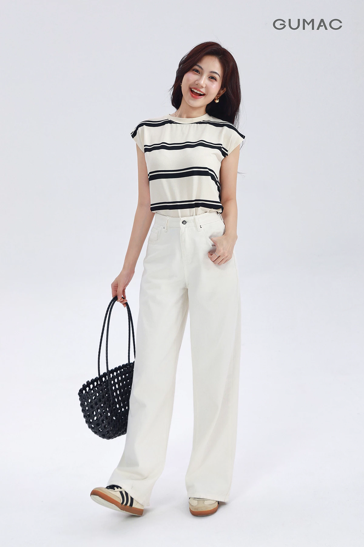 Quần Jeans Nữ GUMAC - Gmorning Ống Suông Túi Đắp Sau Thêu Chữ GMOR Tinh Tế YQJF03049