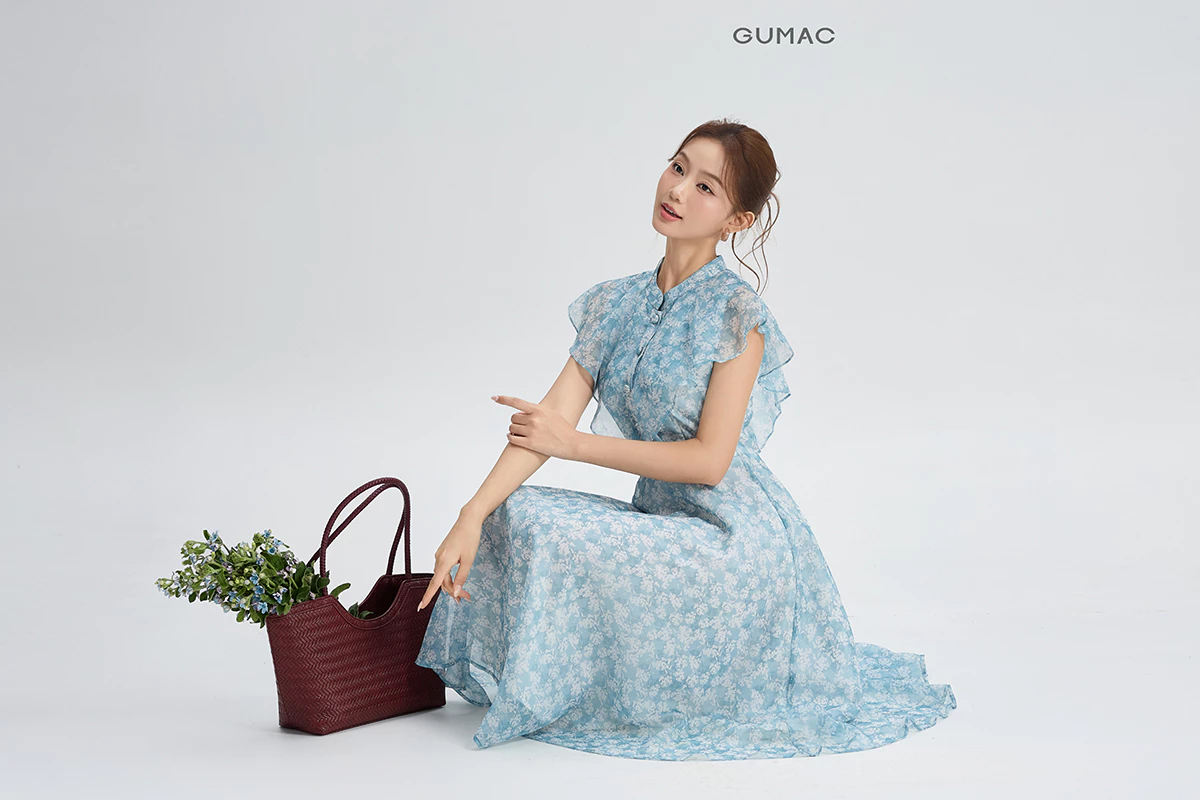 Đầm Nữ GUMAC Cổ Trụ Phối Cổ Tròn Bèo Thân Trước Mềm Mại Nút Bọc Sang Trọng Điểm Nhấn Tinh Tế DG06047