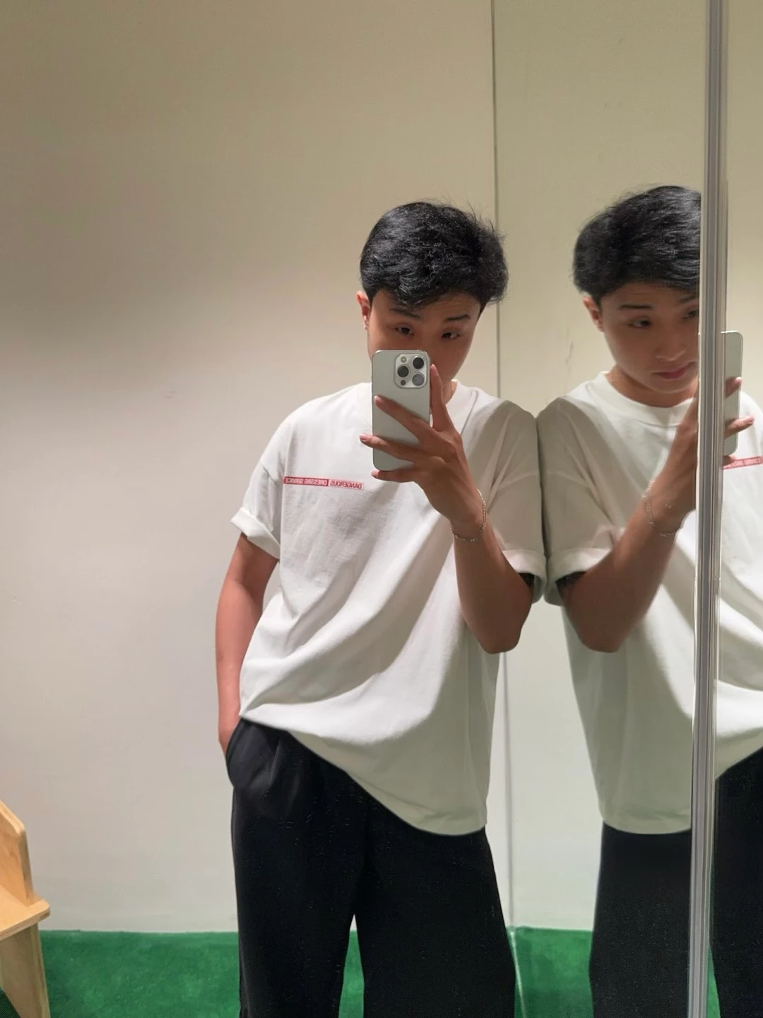 Áo Thun Tay Ngắn Unisex LIDER DRESSING SERVICE TEE - White
