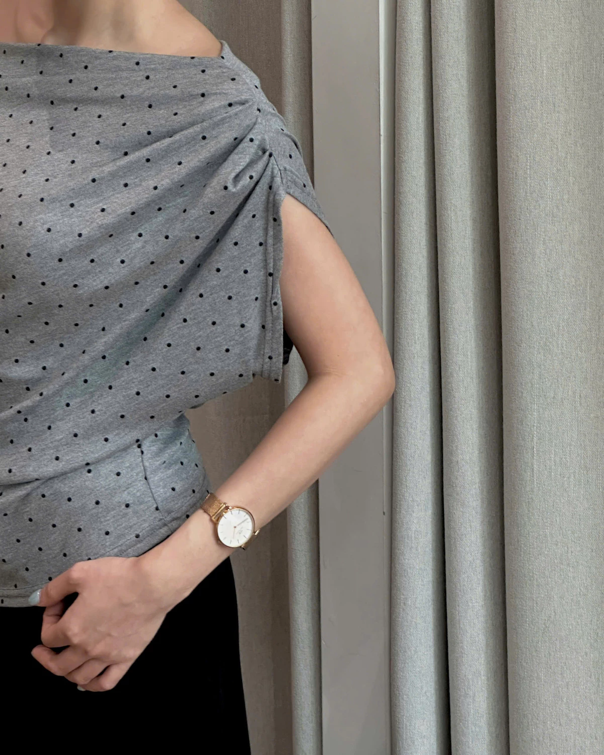 Nosbyn - Áo Thun Trễ Vai Họa Tiết Chấm Bi Trendy - Nora Dotted Top