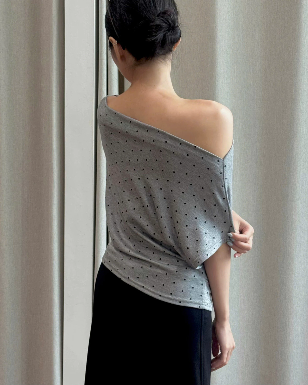 Nosbyn - Áo Thun Trễ Vai Họa Tiết Chấm Bi Trendy - Nora Dotted Top