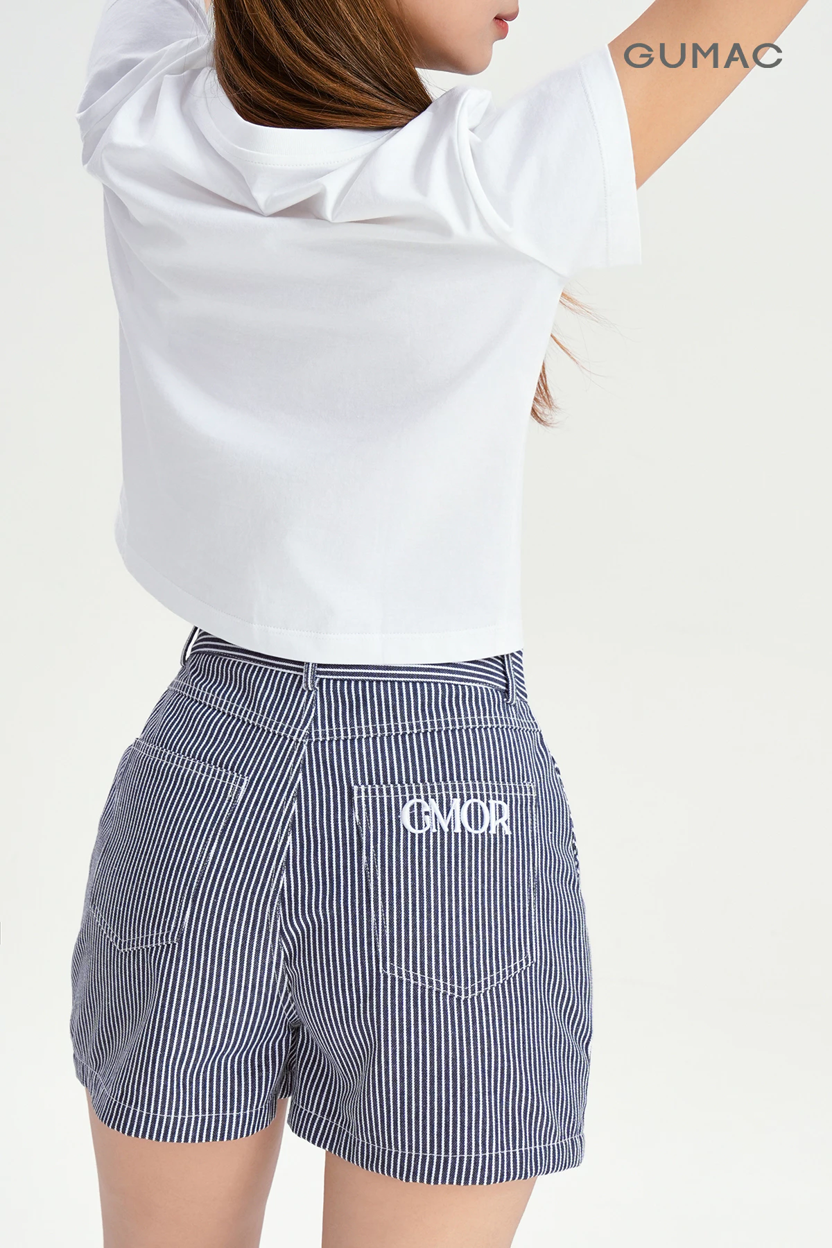 Quần short form A Gmorning - GUMAC chất liệu sọc denim ống rộng túi hàm ếch YSHG07015