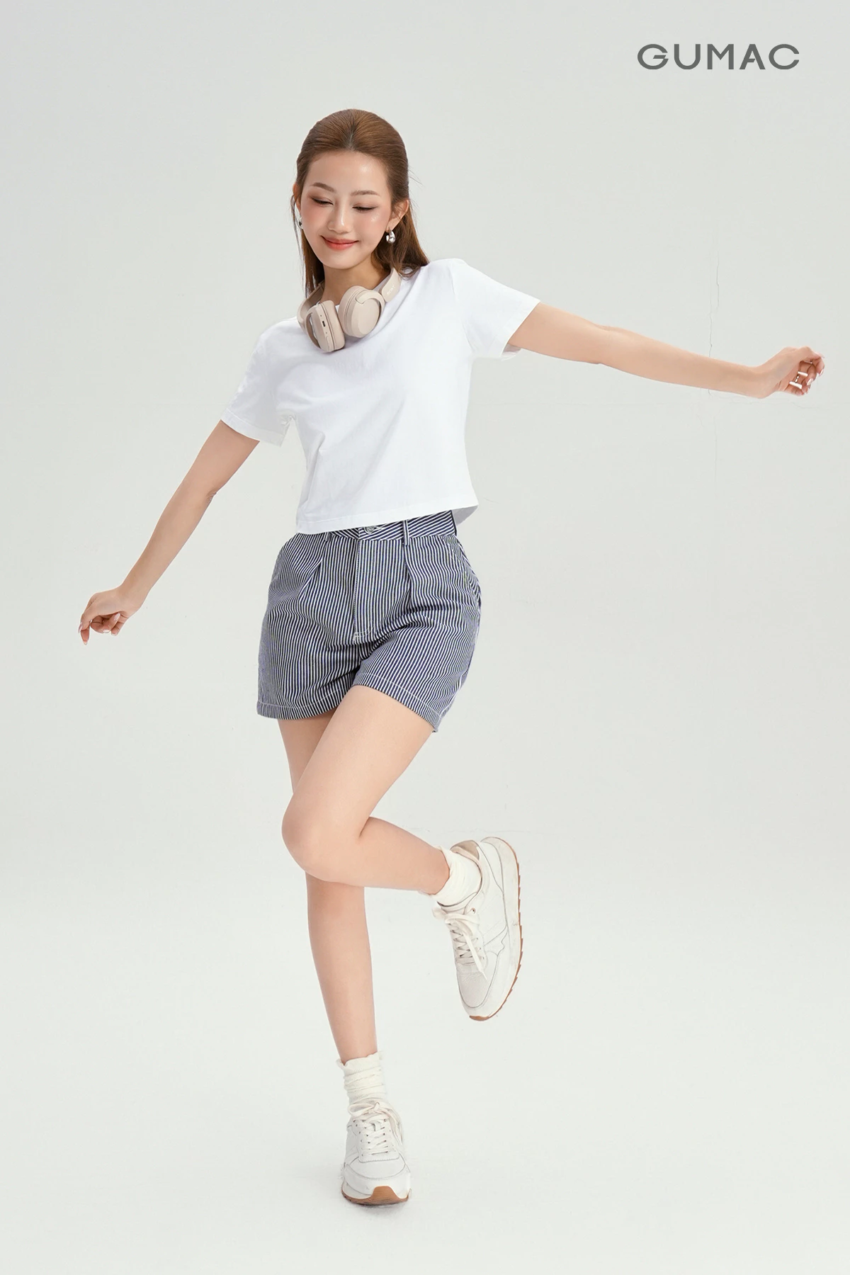 Quần short form A Gmorning - GUMAC chất liệu sọc denim ống rộng túi hàm ếch YSHG07015