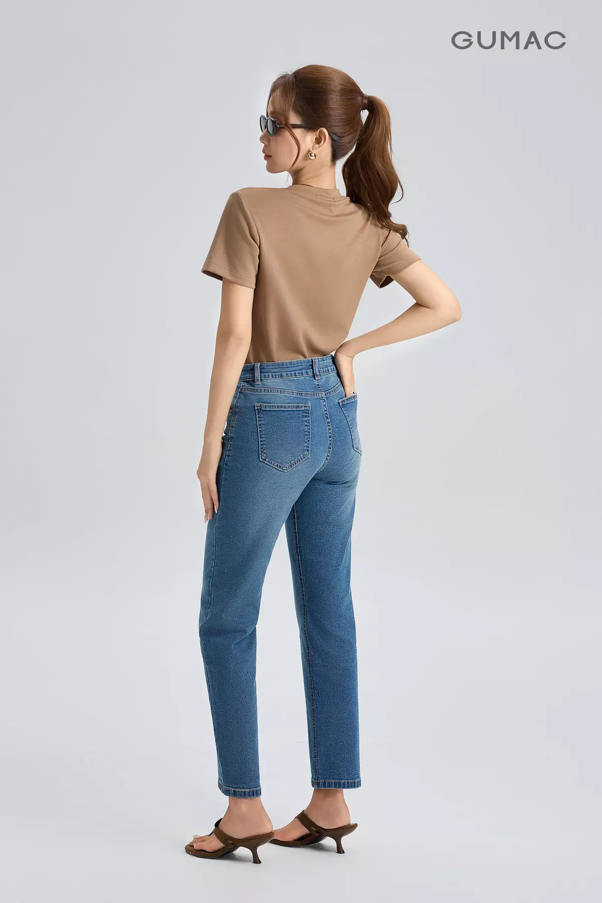 Quần Jeans Nữ GUMAC Form Ống Ôm Co Giãn Bảng Lưng Con Đỉa Nút Logo Sang Trọng QJG07090