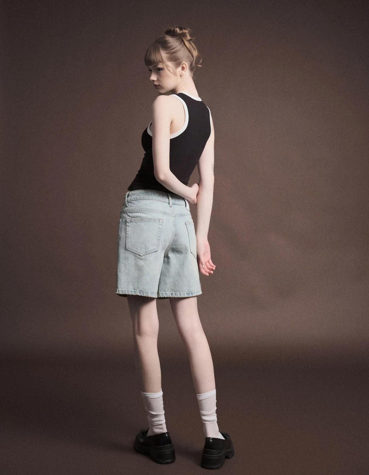 Eleven - Áo Tank Top Viền Tương Phản Thêu Mono | Màu Đen