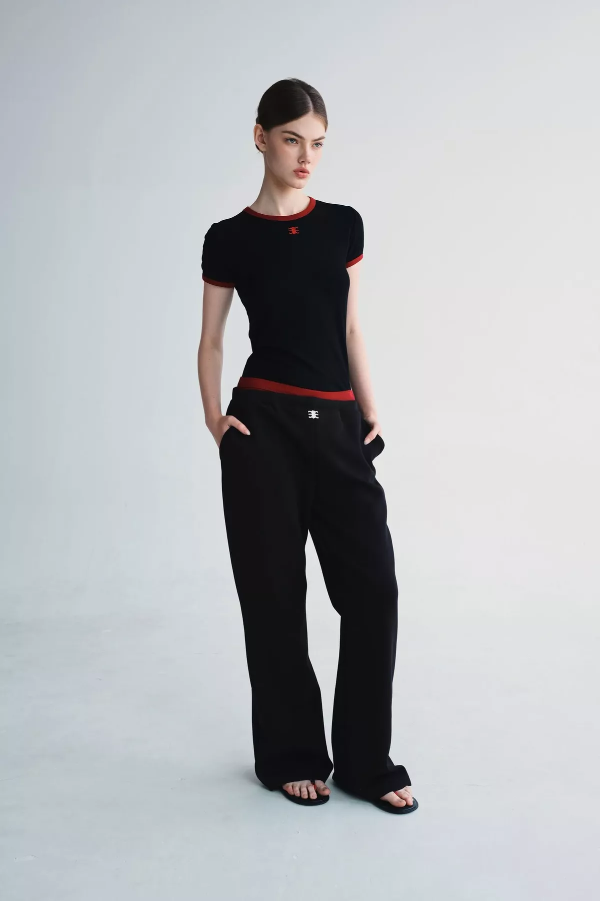 Eleven - Áo Thun Unisex Viền Tương Phản Thêu Mono | Màu Đen Viền Đỏ