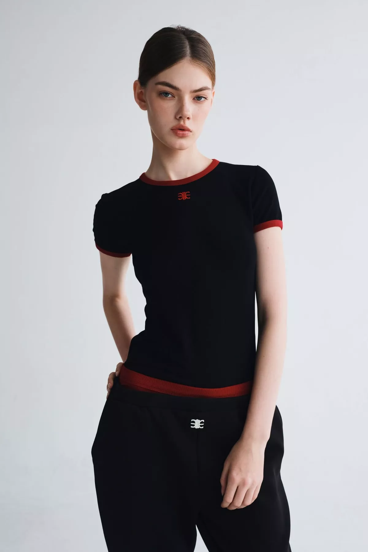 Eleven - Áo Thun Unisex Viền Tương Phản Thêu Mono | Màu Đen Viền Đỏ