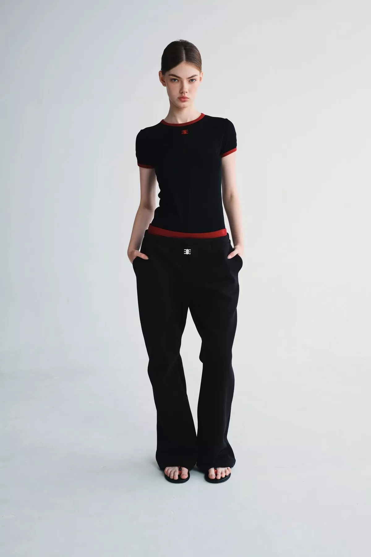 Eleven - Áo Thun Unisex Viền Tương Phản Thêu Mono | Màu Đen Viền Đỏ