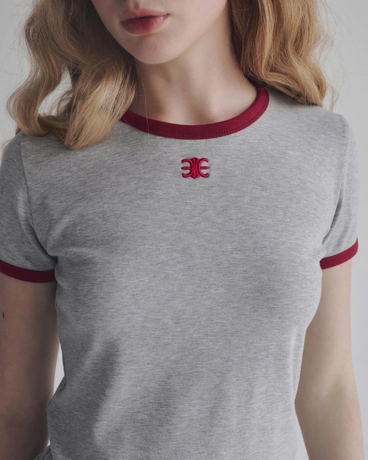 Eleven - Áo Thun Unisex Viền Tương Phản Thêu Mono | Màu Xám Viền Đỏ