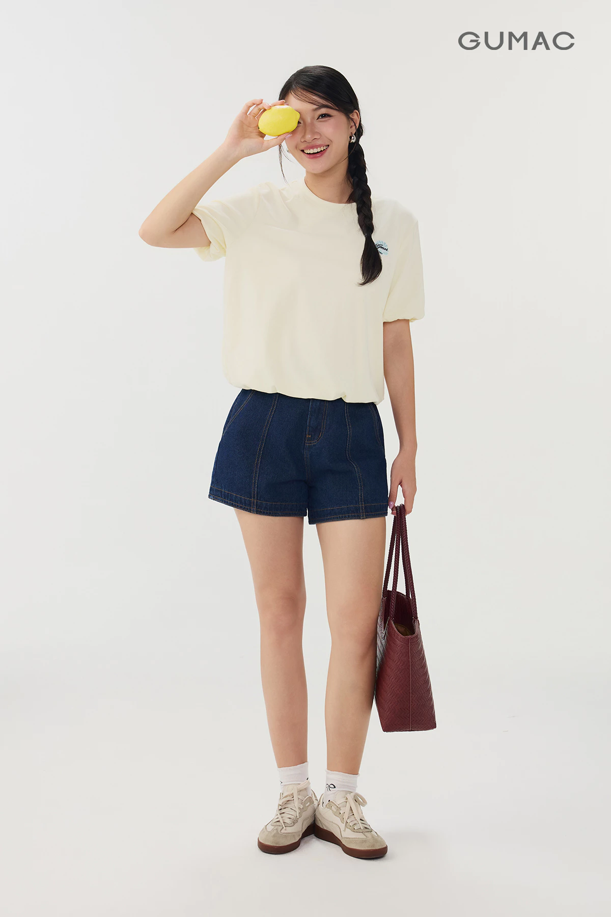 Áo Thun Nữ Gmorning - GUMAC Form Bí Cổ Tròn Hình Thêu Trước Ngực Tinh Tế Nổi Bật YATG06002