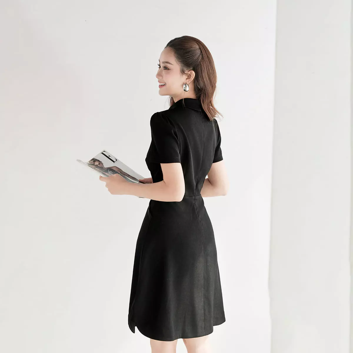 Đầm nữ GUMAC form A xòe kiểu đính nút kim loại trang trí đầm một lớp có túi sườn  DF08038