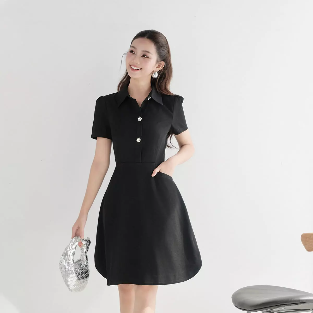 Đầm nữ GUMAC form A xòe kiểu đính nút kim loại trang trí đầm một lớp có túi sườn  DF08038