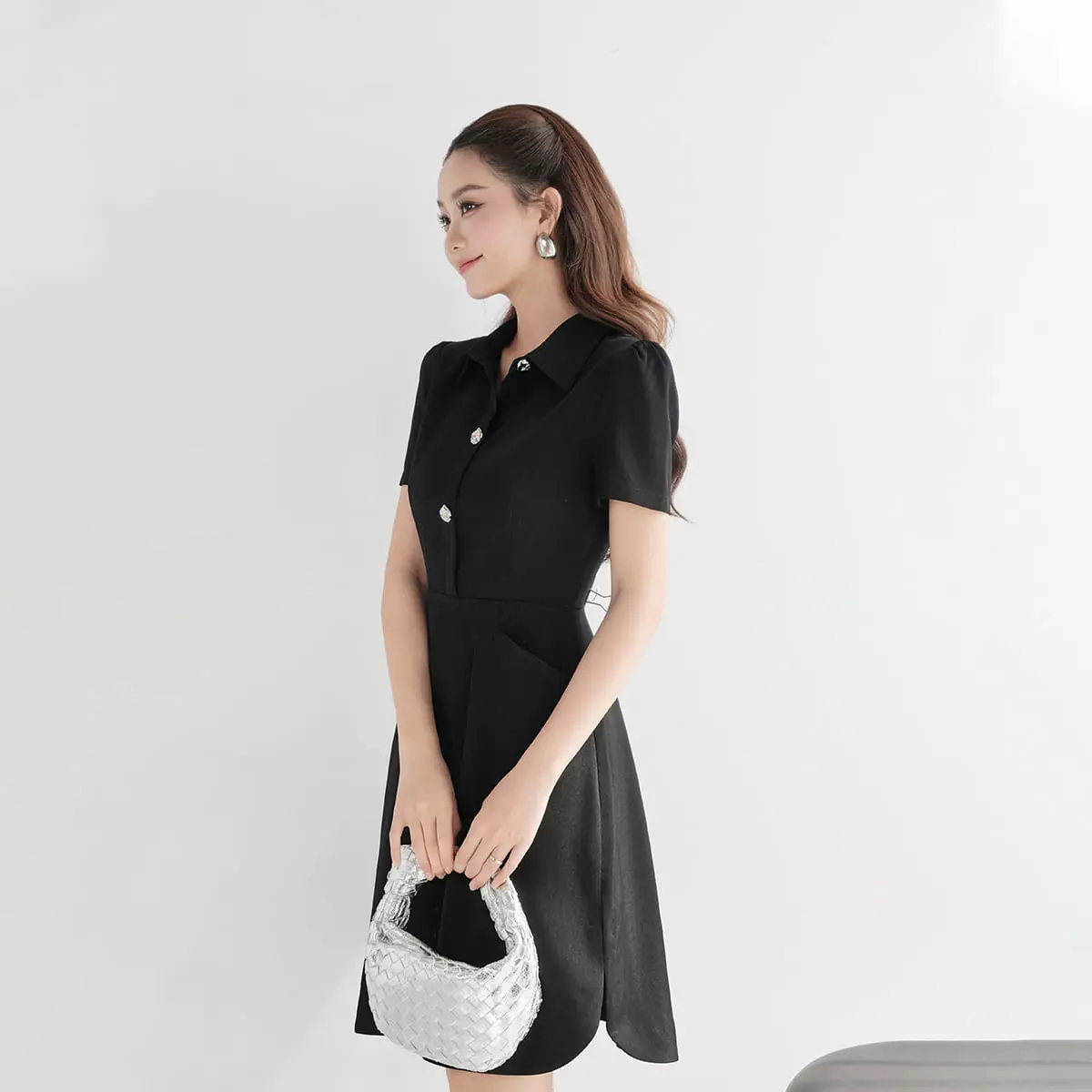 Đầm nữ GUMAC form A xòe kiểu đính nút kim loại trang trí đầm một lớp có túi sườn  DF08038
