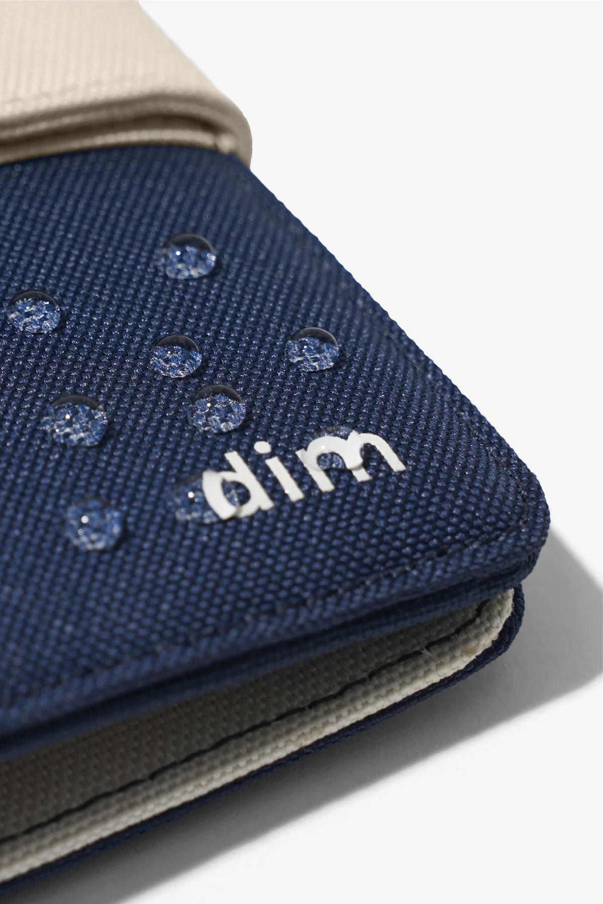 Ví đựng hộ chiếu DIM Passport Wallet