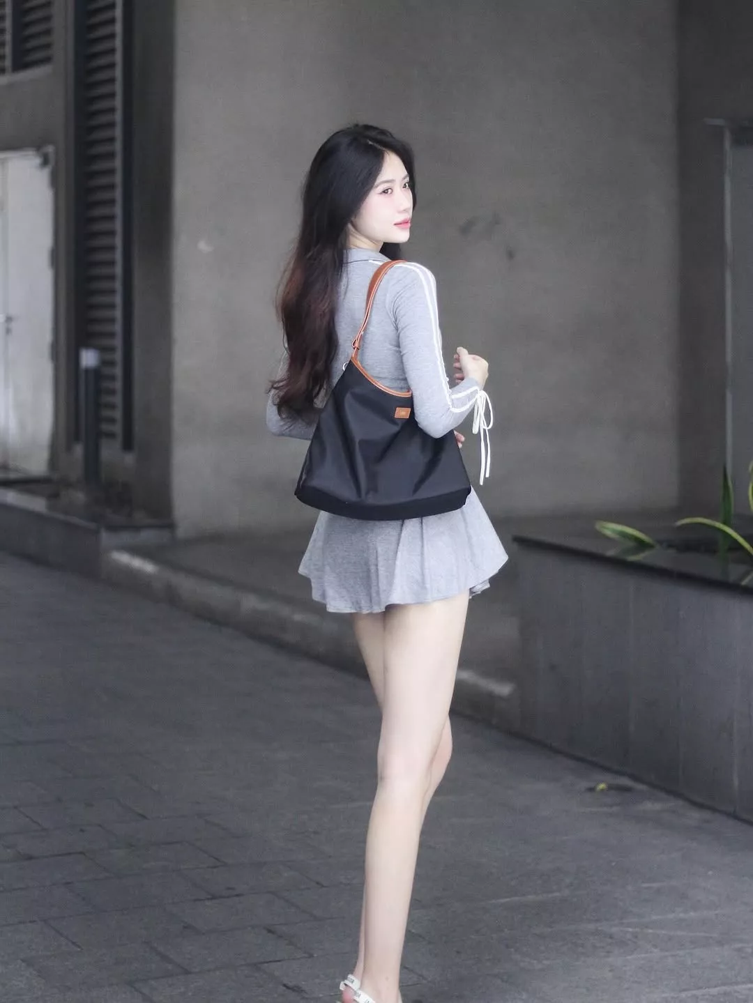 LSOUL Đầm Dài Tay Cổ Sơ Mi Ôm Body Co Giãn Phối Viền Dây Năng Động Mirae Dress V25081686
