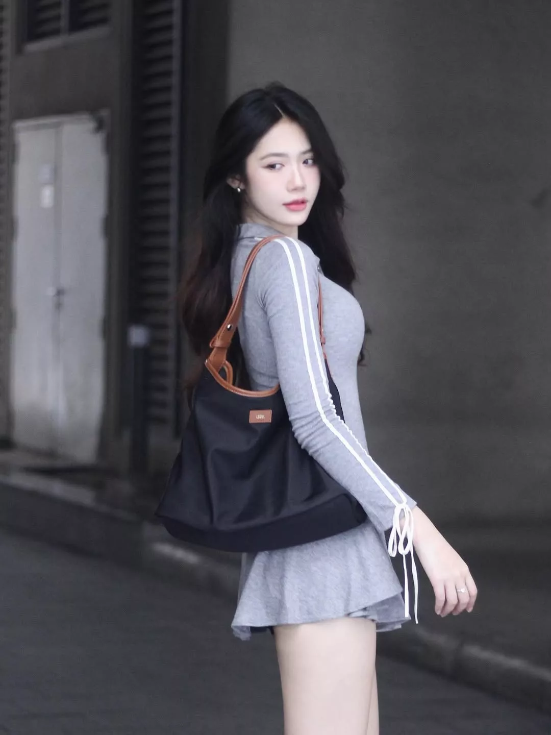 LSOUL Đầm Dài Tay Cổ Sơ Mi Ôm Body Co Giãn Phối Viền Dây Năng Động Mirae Dress V25081686