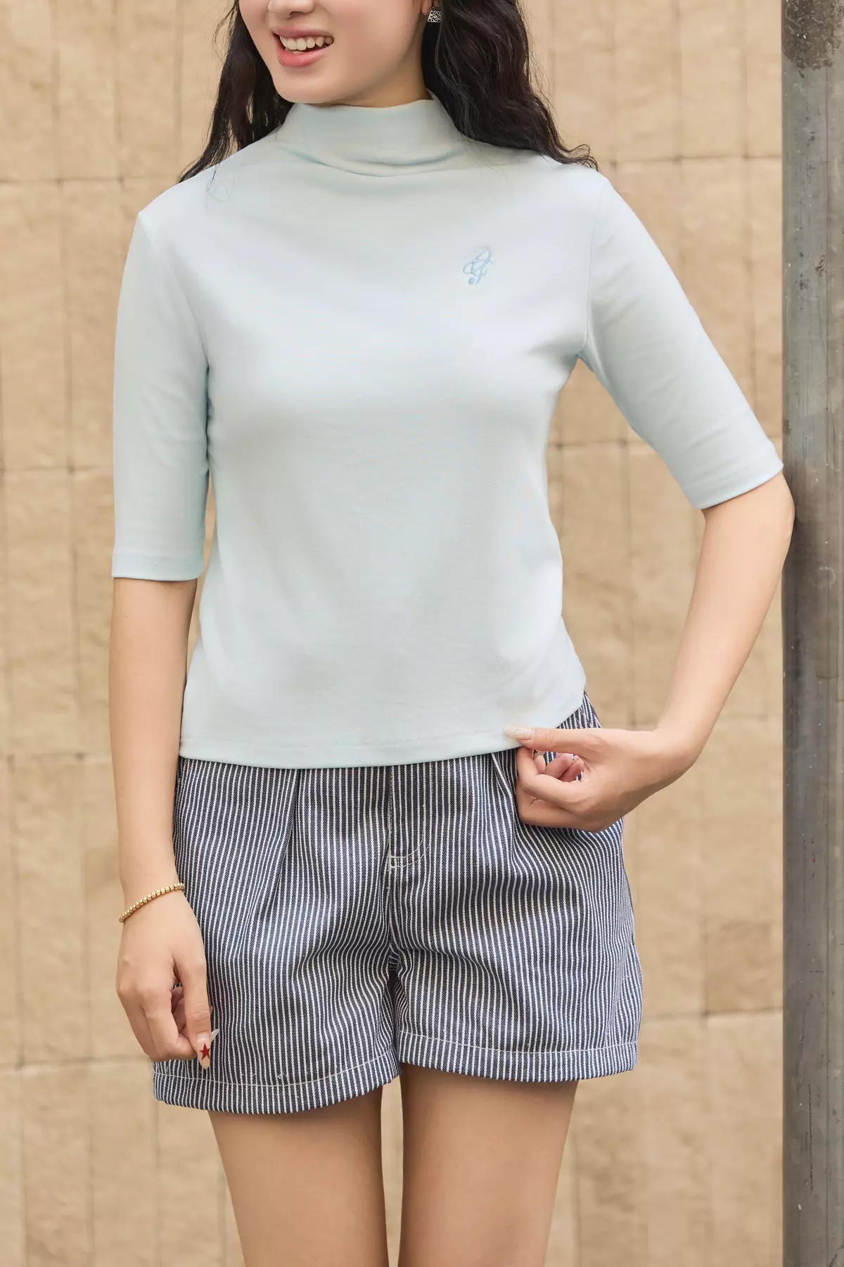 Quần short form A Gmorning - GUMAC chất liệu sọc denim ống rộng túi hàm ếch YSHG07015