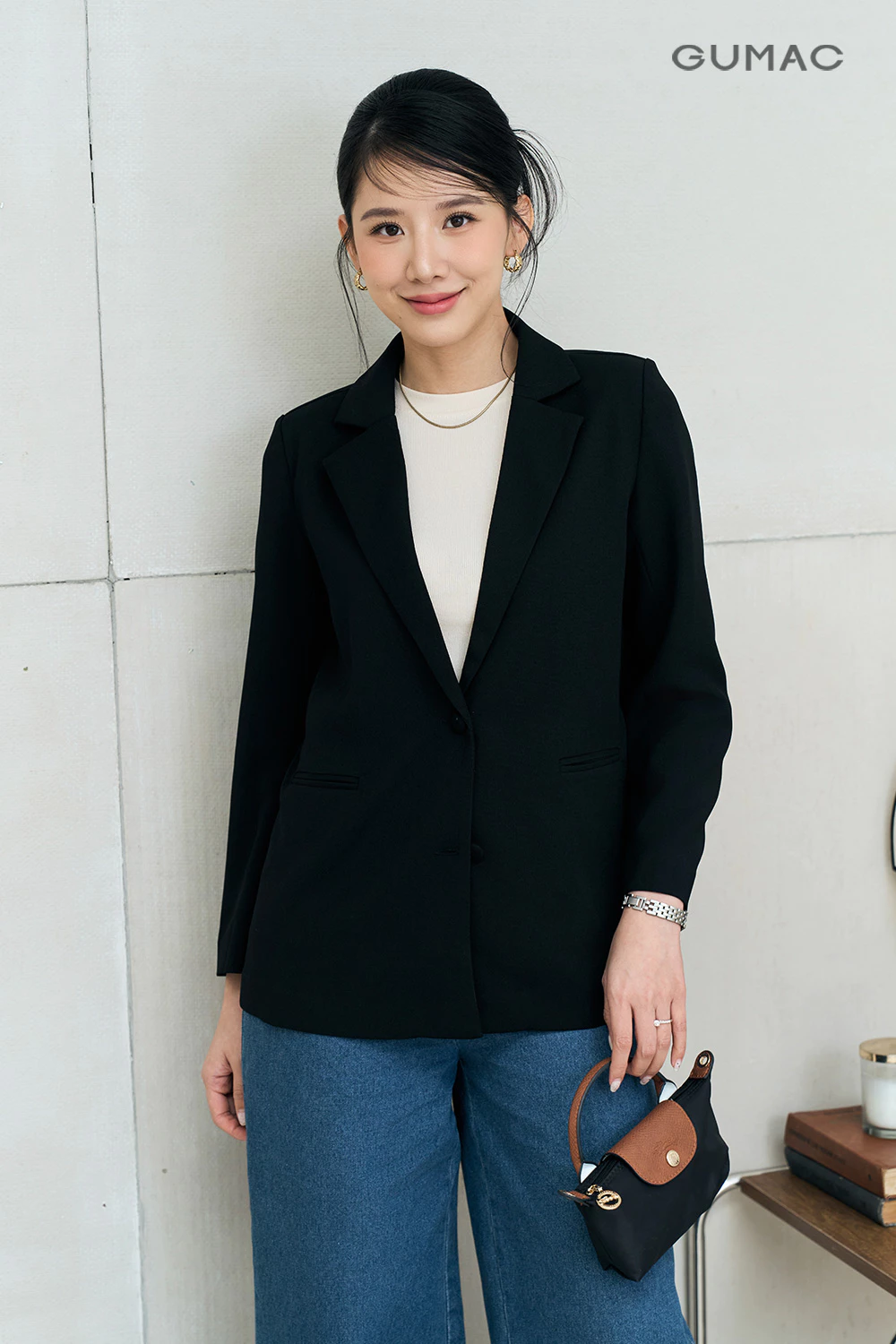Áo Blazer Nữ GUMAC Dáng Suông Rộng Đính Nút Bọc Cao Cấp LOWF1015