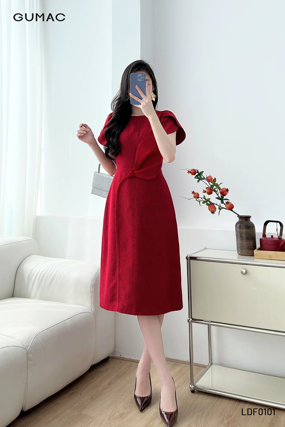 Đầm Nữ Form A GUMAC Cổ Thuyền Tay Cánh Hồng Cách Điệu Chất Bố 2 Lớp Thanh Lịch LDF1008